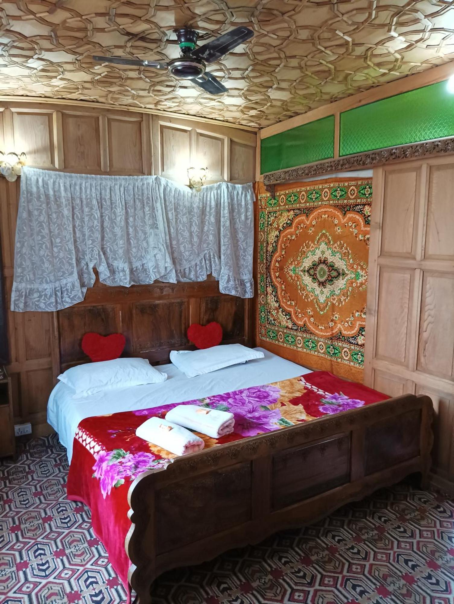 Hotel New Minar Group Of Houseboats Srīnagar Exteriér fotografie